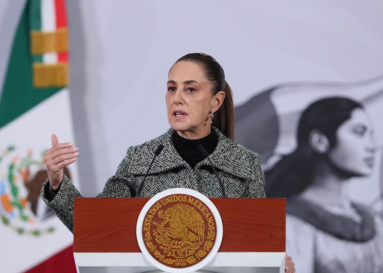 La Presidenta Claudia Sheinbaum resaltó que las nuevas reglas de paridad del INE han incrementado el número de gobernadoras mujeres. EFE/Mario Guzmán