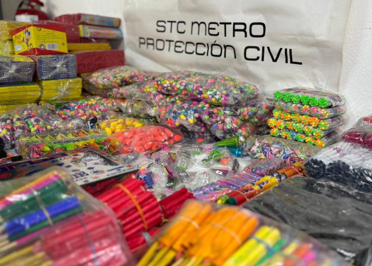 Suman más de 320 kilogramos de pirotecnia decomisada en el Metro de la CDMX en lo que va del Operativo especial de vigilancia en dicho medio de transporte: SSC