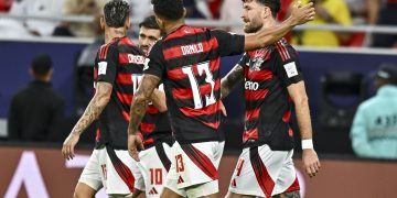 Leo Pereira (R) of Flamengo celebrates with his teammates after scoring the 1-0 goal during the FIFA Intercontinental Cup