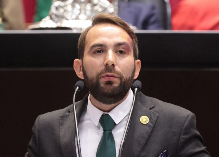 Diputado propone que el estacionamiento en plazas comerciales sea gratuito durante las primeras 2 horas