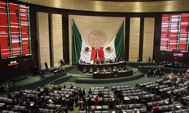 Diputados aprueban ley que prohíbe cigarrillos electrónicos y vapeadores en México