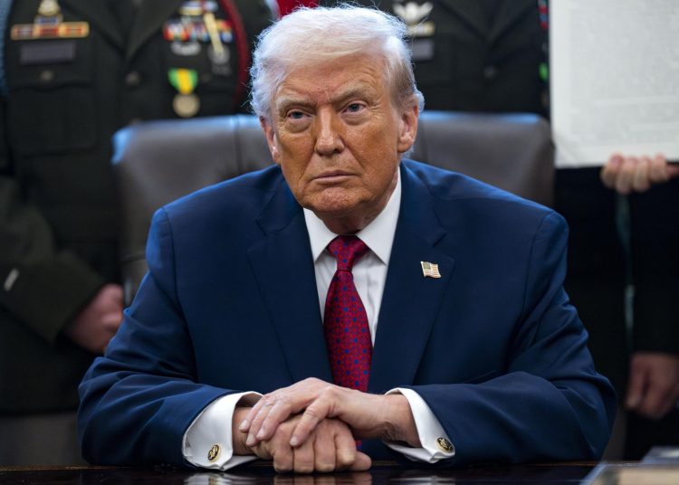 Donald Trump firma orden ejecutiva que declara al fentanilo como arma de destrucción masiva en EE.UU. EFE/EPA/BONNIE CASH / POOL