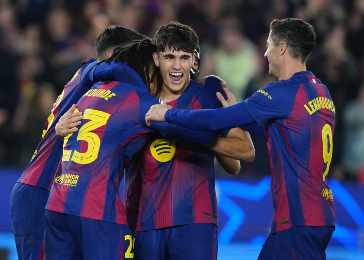 Los jugadores del FC Barcelona celebran el segundo gol durante el encuentro correspondiente a la fase regula de la Liga de Campeones