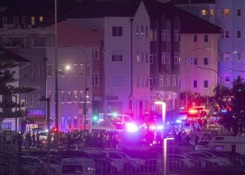Ataque en playa de Sídney deja 12 muertos; autoridades confirman que fue contra la comunidad judía