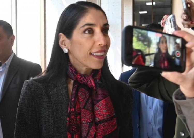 Verónica Hernández Giadiáns presenta su renuncia como Fiscal General del Estado