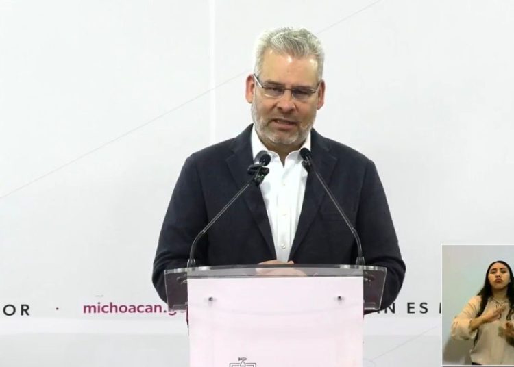 Alfredo Ramírez Bedolla informa sobre la explosión del coche bomba en Coahuayana