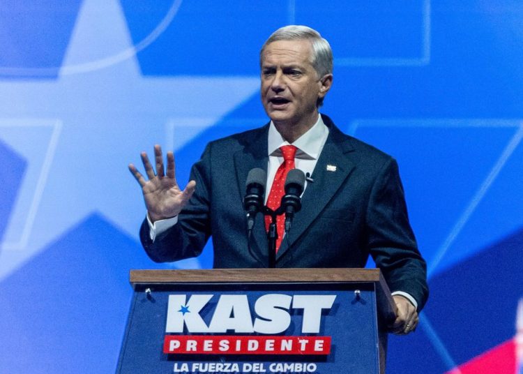 José Antonio Kast celebra su triunfo en las elecciones presidenciales de Chile, según resultados preliminares del Servel. EFE/ Ailen Díaz