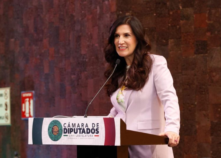 Kenia López Rabadán recibe a productores agrícolas en la Cámara de Diputados para dialogar sobre la Ley de Aguas