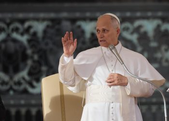 Abusos del clero “llenan de vergüenza” a la Iglesia, admite el papa León XIV