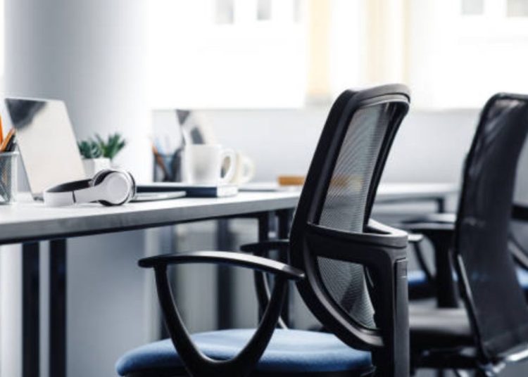 La Ley Silla garantiza el derecho al descanso de personas trabajadoras en bipedestación