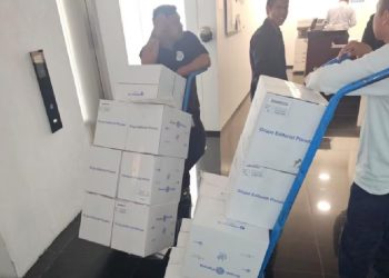 Adán Augusto regala libros de AMLO a cada Senador de Morena, asegura los pagó con su dinero