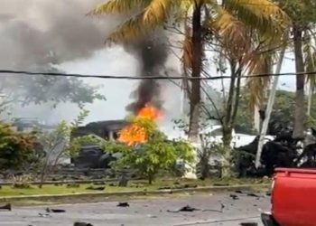 Explosión de automóvil en Coahuayana deja cinco muertos