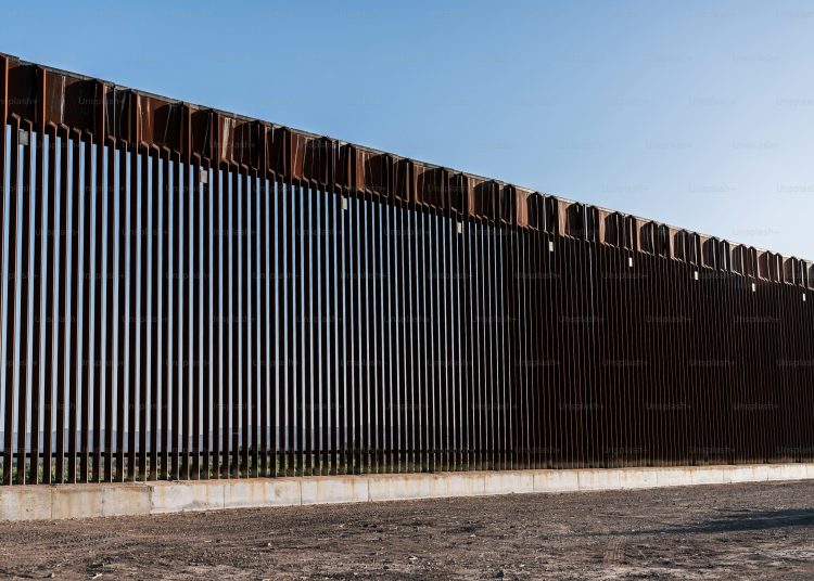 La embajada de Estados Unidos en México advirtió que la frontera está cerrada para todos