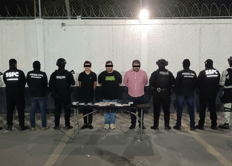 Operativo en Monterrey resultó en la detención de tres civiles armados, asegurando droga y armas