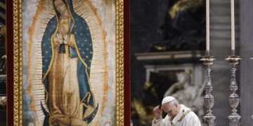El papa pide a la Virgen de Guadalupe que aleje a los jóvenes del crimen y las adicciones