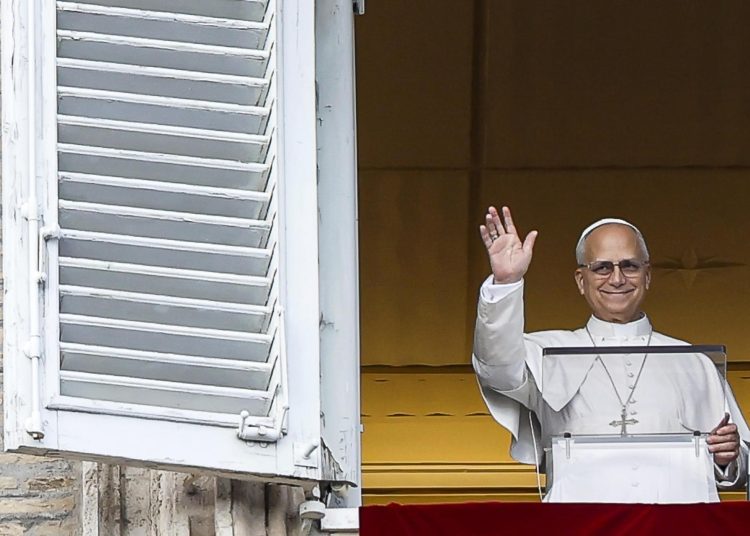 El papa León XIV envió tres camiones con ayuda humanitaria a las zonas más afectadas por la guerra en Ucrania. EFE/EPA/ANGELO CARCONI