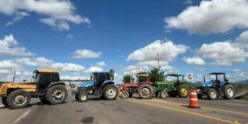 Productores agrícolas mantienen bloqueos, Segob refrenda diálogo