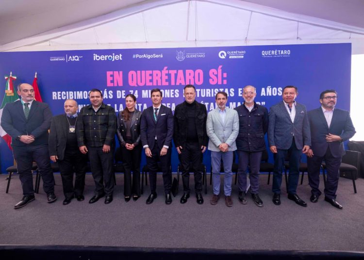 Mauricio Kuri encabeza la inauguración del vuelo directo Querétaro-Madrid, fortaleciendo la conectividad internacional