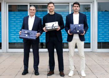 Real Madrid también reparte regalos a niños hospitalizados