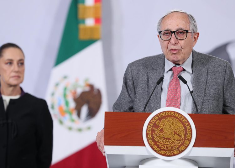 David Kershenobich, Secretario de Salud, confirma un solo caso de supergripa H3N2 en México y asegura disponibilidad de vacunas. EFE/Mario Guzmán