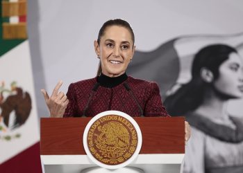 Sheinbaum planea llamada para invitar al Papa León XIV a visitar México