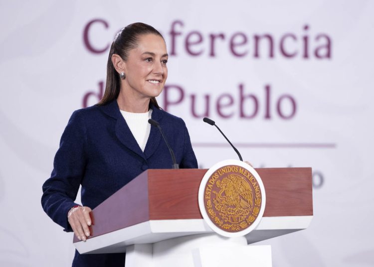 Claudia Sheinbaum analiza la orden ejecutiva de Trump sobre el fentanilo como arma de destrucción masiva. Gabriel Monroy/Presidencia
