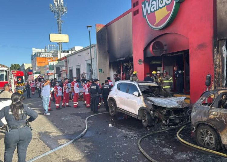 Peritos revisan dictámenes del incendio en Waldo’s Hermosillo para esclarecer el origen del siniestro