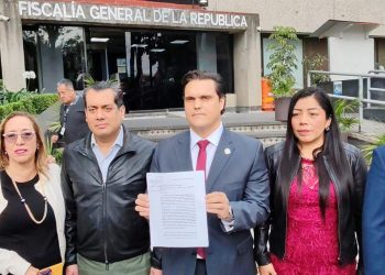 Denuncian ante la FGR a ex gobernador Cabeza de Vaca por huachicol fiscal