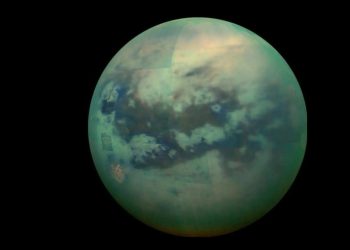 Titán, luna de Saturno, podría no tener un océano bajo su superficie