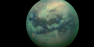 Titán, luna de Saturno, podría no tener un océano bajo su superficie
