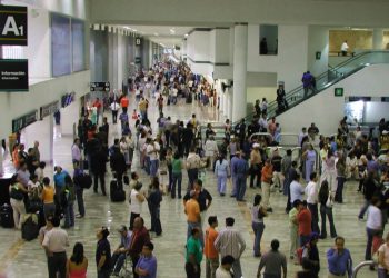 México recibió 16.5 millones de turistas vía aérea de enero a octubre de 2025