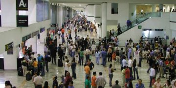 México recibió 16.5 millones de turistas vía aérea de enero a octubre de 2025
