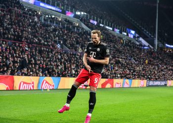 Harry Kane of FC Bayern Munich celebrates scoring the 1-2 goal during the UEFA Champions League