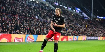 Harry Kane of FC Bayern Munich celebrates scoring the 1-2 goal during the UEFA Champions League