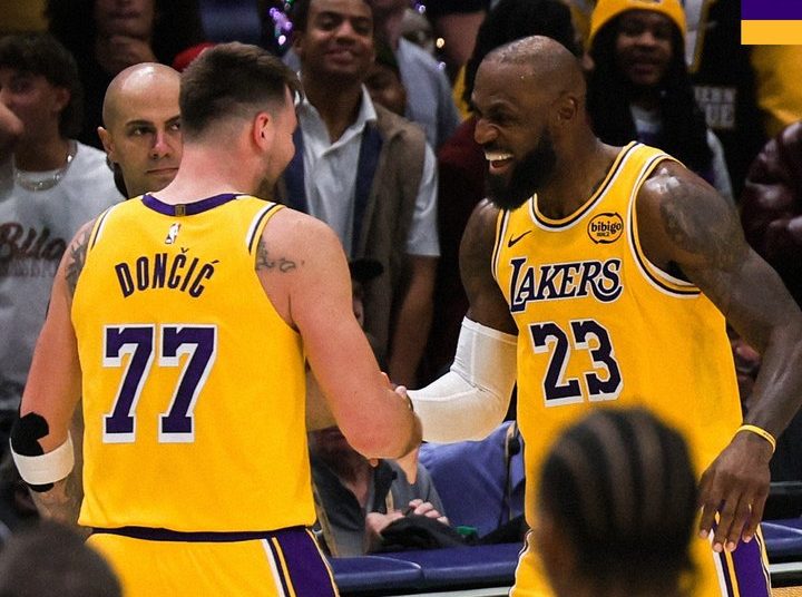 Luka Doncic y LeBron James fueron este martes piezas claves de los Lakers, con 30 puntos cada uno, en la victoria de Los Ángeles por 103-111