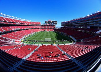 John Lynch, gerente general de los San Francisco 49ers, afirmó este miércoles que su equipo investigará si entrenar cerca de una subestación eléctrica provocó