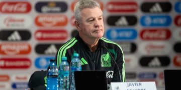 La Federación Mexicana de fútbol lanzó este miércoles un ultimátum a los primeros 12 jugadores convocados para la Copa Mundial, con la amenaza de bajarlos de la selección
