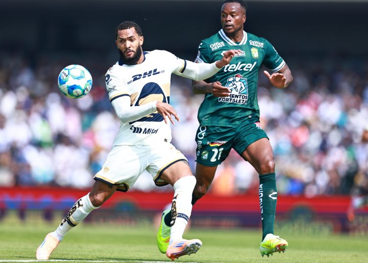 El brasileño Juninho convirtió este domingo un gol para darle a los Pumas UNAM un empate 1-1 en su estadio ante el León, en la continuación de la tercera jornada
