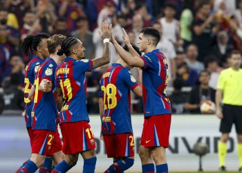 os jugadores del FC Barcelona celebran el quinto gol del equipo blaugrana durante el partido de la Supercopa