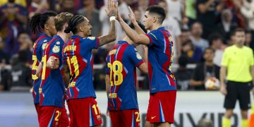 os jugadores del FC Barcelona celebran el quinto gol del equipo blaugrana durante el partido de la Supercopa