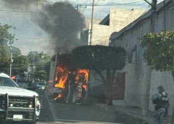 Balean Casino Circus e incendian tráiler con máquinas tragamonedas en Culiacán