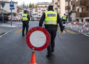 Suiza: Incendio masivo en estación de esquí deja decenas de jóvenes fallecidos