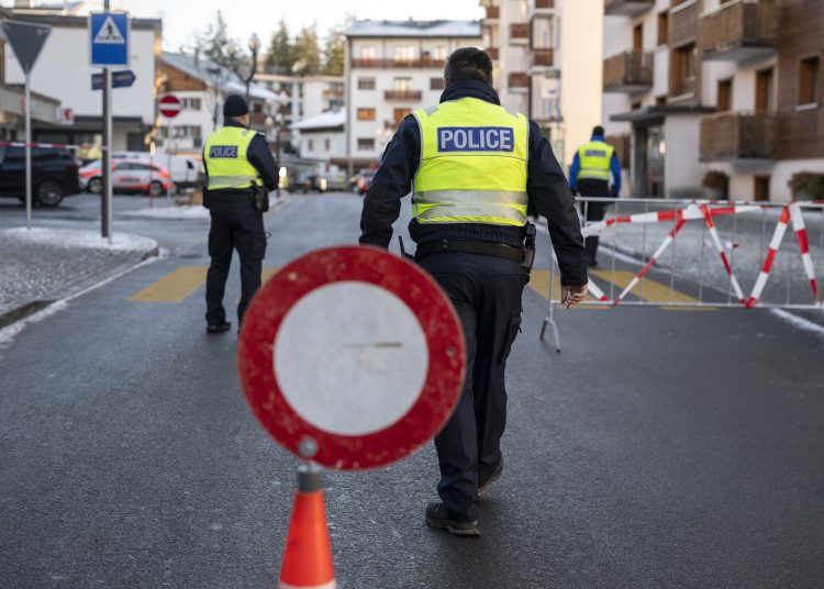 Tragedia en los Alpes Suizos: 40 muertos y más de 100 heridos tras incendio en un bar de Crans Montana | FOTO EFE