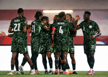 La selección de Nigeria goleó este lunes 4-0 a la de Mozambique en el Estadio de Fez para acceder a los cuartos de final de la Copa de África de Naciones