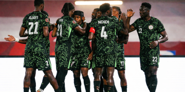 La selección de Nigeria goleó este lunes 4-0 a la de Mozambique en el Estadio de Fez para acceder a los cuartos de final de la Copa de África de Naciones
