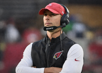 Los Arizona Cardinals de la NFL informaron este lunes el despido de Jonathan Gannon como su entrenador en jefe, luego de no llevar