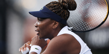 Eala reaccionó a tiempo para remontar a la croata Donna Vekic y alargar su estancia en el torneo de Auckland que terminó para la veterana estadounidense Venus Williams