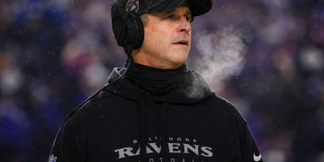 Los Baltimore Ravens de la NFL anunciaron este martes que John Harbaugh, quien los llevó a ganar el Super Bowl XLVII, dejó de ser su entrenador en jefe
