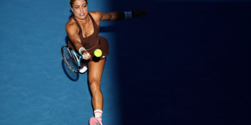 La tenista mexicana Renata Zarazúa quedó fuera del torneo de Auckland tras ser eliminada en la ronda de octavos de final, luego de caer en dos sets frente a la china Wang Xinyu