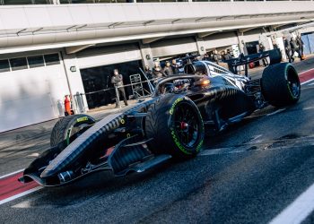 El esperado debut de Cadillac en la Fórmula 1 arrancó este lunes en el circuito de Montmeló, Barcelona.